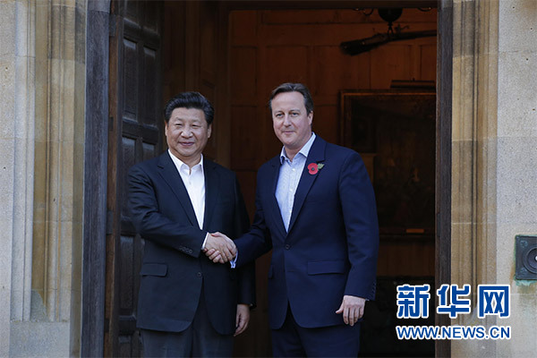 10月22日，國(guó)家主席習(xí)近平在契克斯首相鄉(xiāng)間別墅同英國(guó)首相卡梅倫再次會(huì)晤。新華社記者 鞠鵬 攝