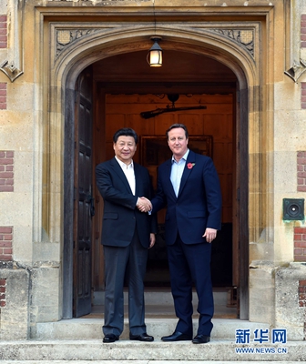 10月22日，國(guó)家主席習(xí)近平在契克斯首相鄉(xiāng)間別墅同英國(guó)首相卡梅倫再次會(huì)晤。 新華社記者 饒愛(ài)民 攝