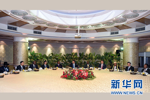 12月4日，國家主席習(xí)近平在約翰內(nèi)斯堡集體會見13位非洲國家領(lǐng)導(dǎo)人。 新華社記者 謝環(huán)馳 攝