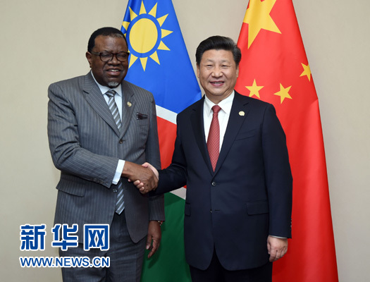 12月4日，國家主席習(xí)近平在約翰內(nèi)斯堡會(huì)見納米比亞總統(tǒng)根哥布。 新華社記者 張鐸 攝