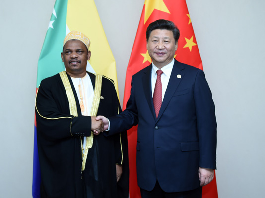 12月4日，國家主席習(xí)近平在約翰內(nèi)斯堡會(huì)見科摩羅總統(tǒng)伊基利盧。 新華社記者 張鐸 攝 

