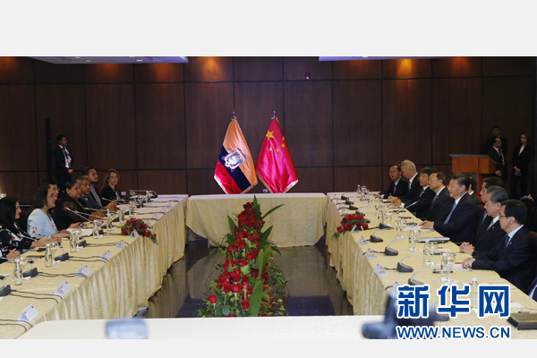 當?shù)貢r間11月18日，國家主席習近平在基多會見厄瓜多爾國民代表大會主席里瓦德內(nèi)拉。 新華社記者 鞠鵬 攝