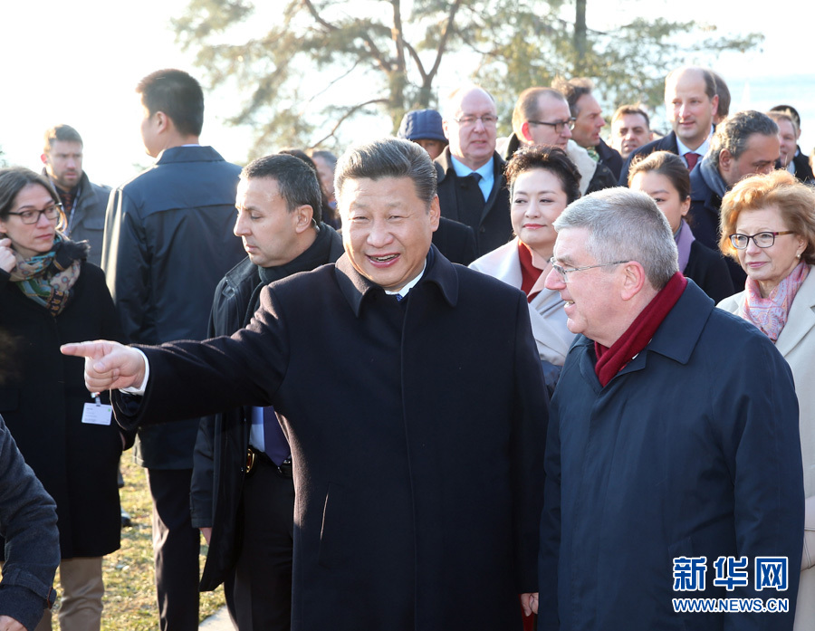 1月18日，國家主席習(xí)近平在瑞士洛桑國際奧林匹克博物館會見國際奧林匹克委員會主席巴赫。這是會見后，習(xí)近平和夫人彭麗媛在巴赫主席夫婦陪同下，參觀國際奧林匹克博物館。新華社記者 姚大偉 攝