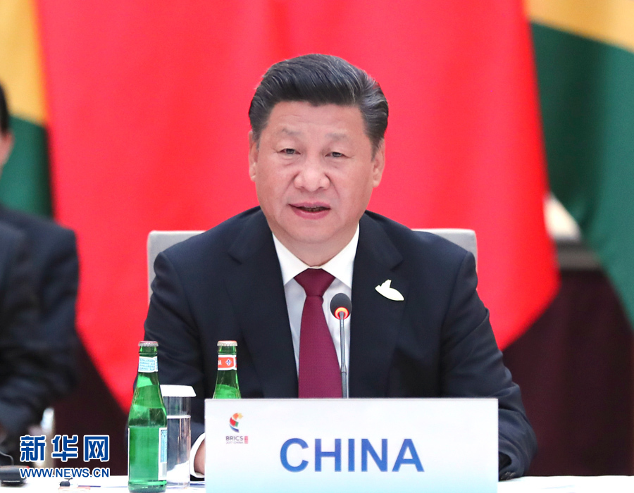 7月7日，國(guó)家主席習(xí)近平在德國(guó)漢堡主持金磚國(guó)家領(lǐng)導(dǎo)人非正式會(huì)晤，發(fā)表引導(dǎo)性講話和總結(jié)講話。 新華社記者 馬占成 攝