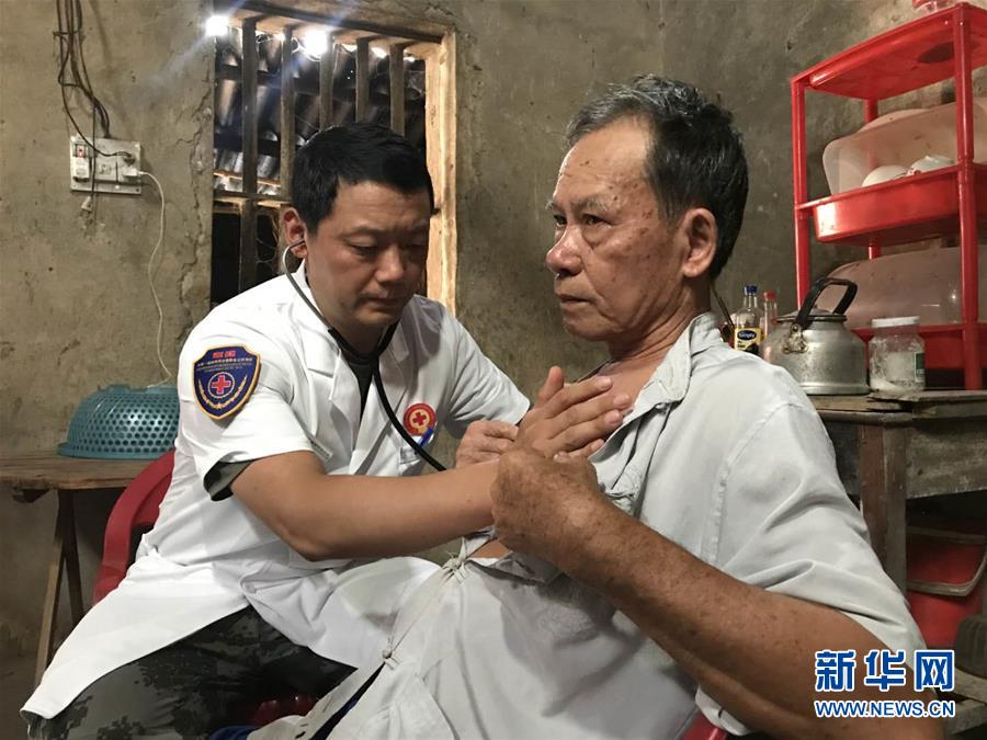 （國際&middot;圖文互動(dòng)）（1）&ldquo;感謝中國軍醫(yī)帶來康復(fù)信心&rdquo;&mdash;&mdash;中國人民解放軍醫(yī)療隊(duì)赴越南邊境地區(qū)巡診紀(jì)實(shí)