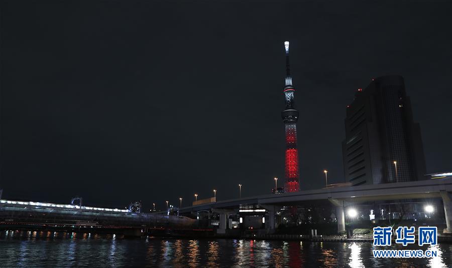 （國際）（1）日本東京晴空塔為中國春節(jié)點亮&ldquo;中國紅&rdquo;