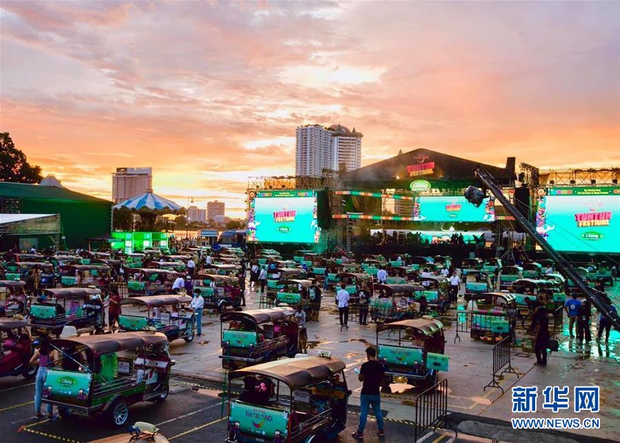 （國際&middot;圖文互動）（2）疫情新常態(tài)下的新嘗試&mdash;&mdash;泰國舉辦&ldquo;嘟嘟車&rdquo;音樂會