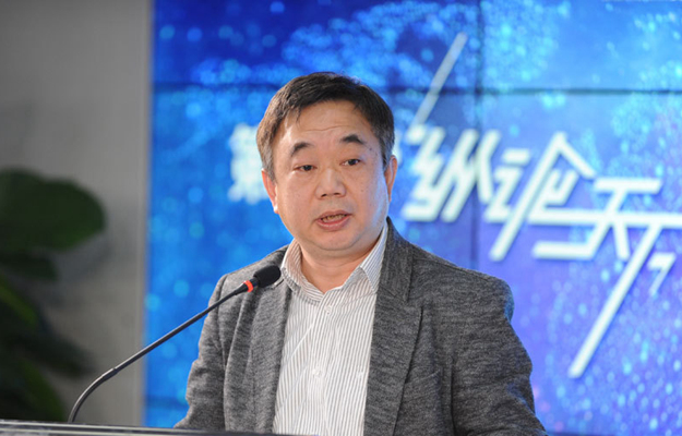 倪峰：明年看全球化，就是看中國