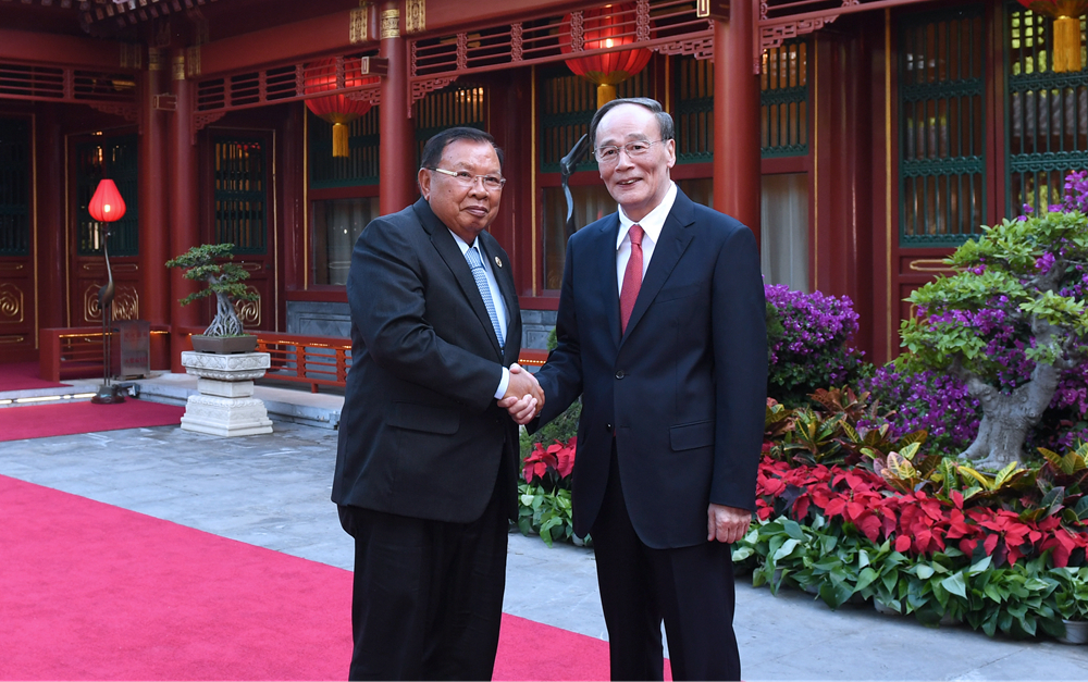 王岐山會見老撾人民革命黨中央總書記、國家主席本揚(yáng)