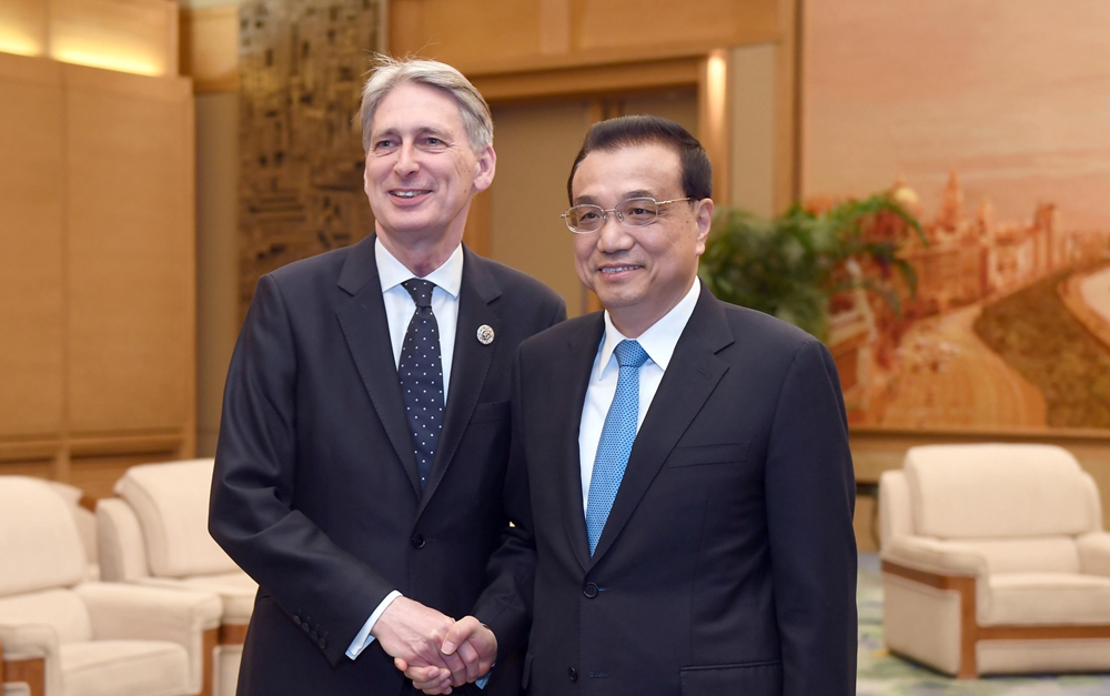 李克強(qiáng)會見英國首相特使、財政大臣哈蒙德