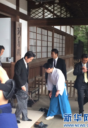 安倍為何不顧?quán)彿磳?duì)，執(zhí)意參拜？