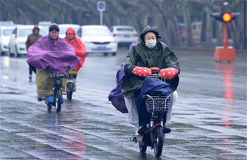 氣溫&ldquo;跳水&rdquo; 風(fēng)雨來(lái)襲
