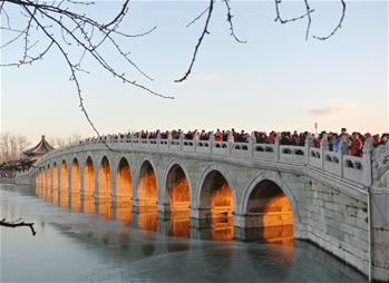 北京頤和園十七孔橋&ldquo;金光穿洞&rdquo;