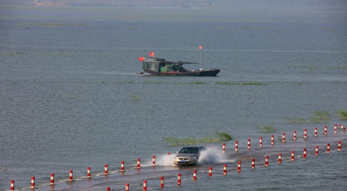 &ldquo;最美水上公路&rdquo;再次沒入水中